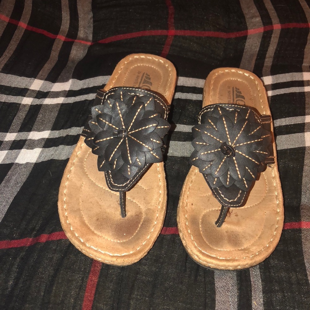 Cliffs by White Mountain wedge sandals